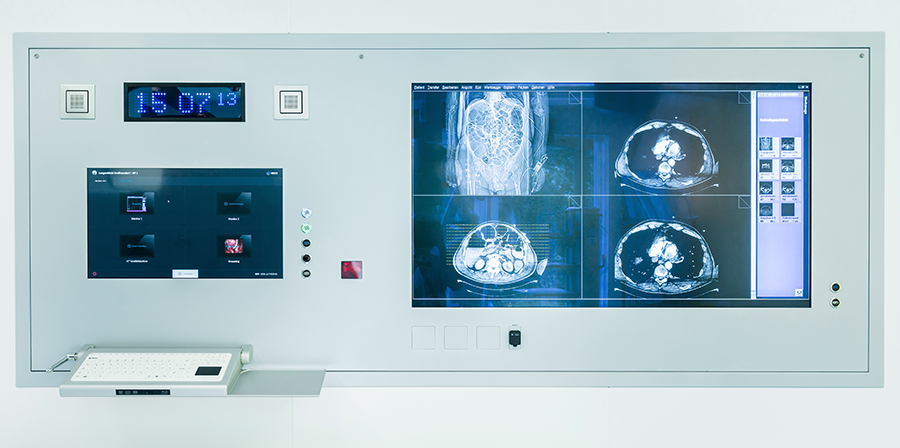 Everything in Sight: Lung clinic improves workflow in the OR with solutions by EIZO.